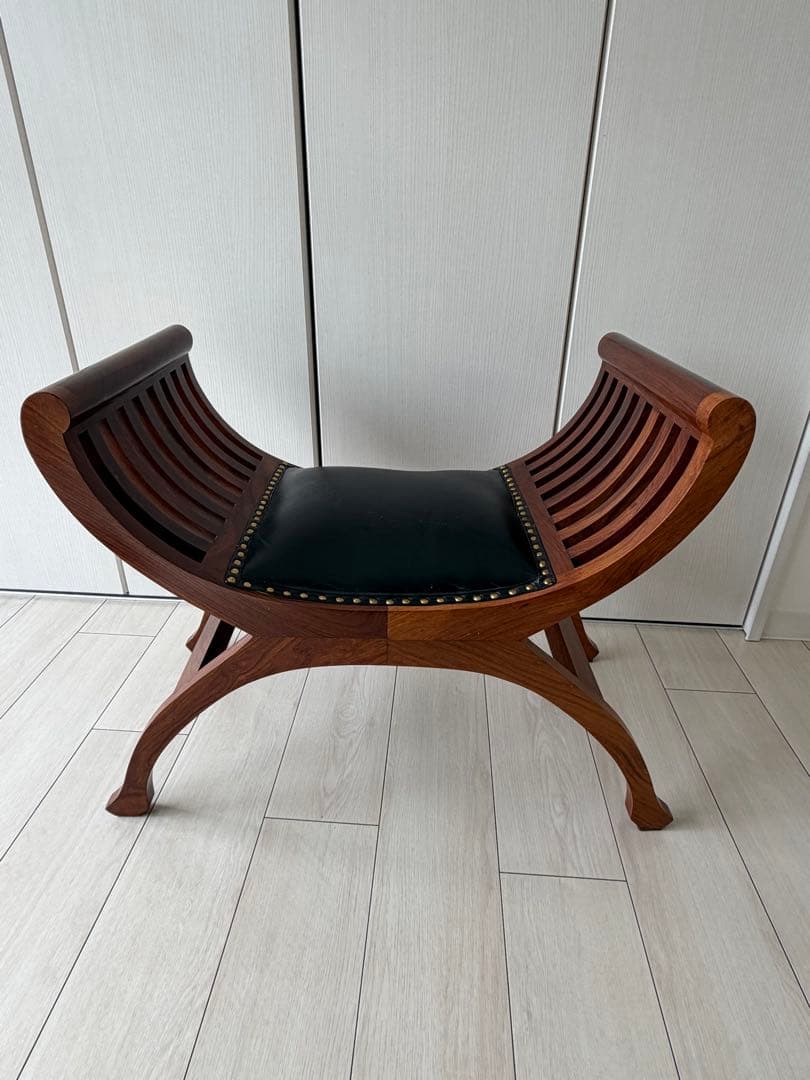 カルティニチェア 鋲打ち スツール レザー 革張 椅子　アジアン　猫足　猫脚