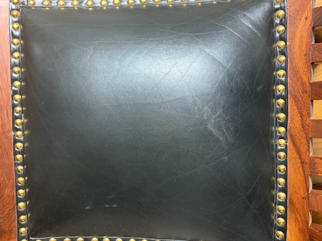 カルティニチェア 鋲打ち スツール レザー 革張 椅子　アジアン　猫足　猫脚