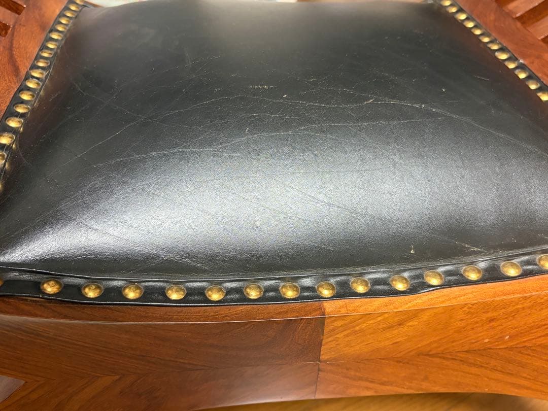 カルティニチェア 鋲打ち スツール レザー 革張 椅子　アジアン　猫足　猫脚