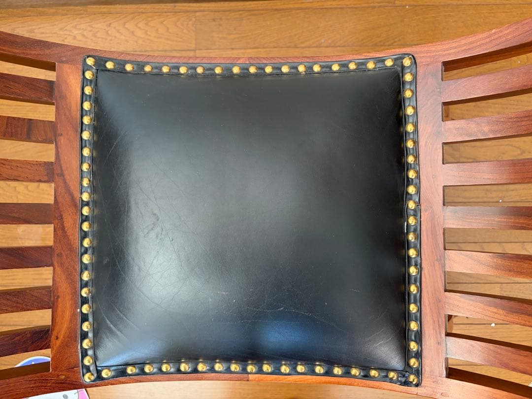 カルティニチェア 鋲打ち スツール レザー 革張 椅子　アジアン　猫足　猫脚