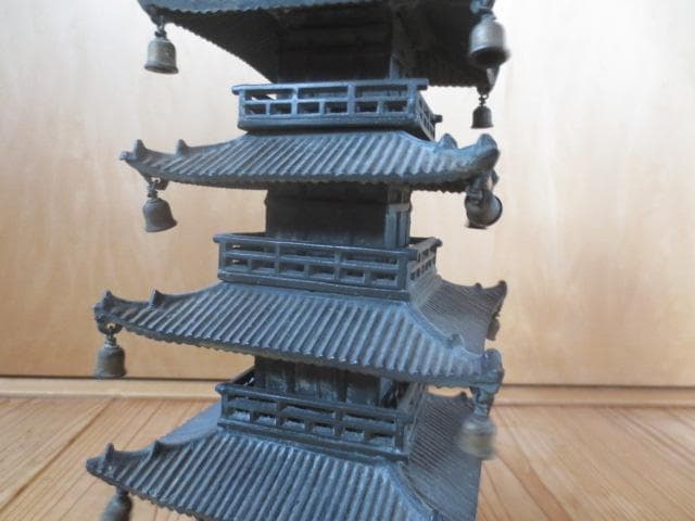 R7/05/7-5　　銅器　五重の塔　　高42 重量約3.5㎏