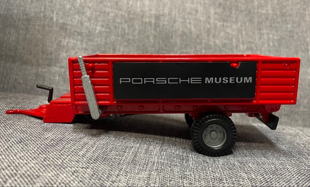 PORSCHE MUSEUM ポルシェミュージアム 荷台 ミニカー（レッド）