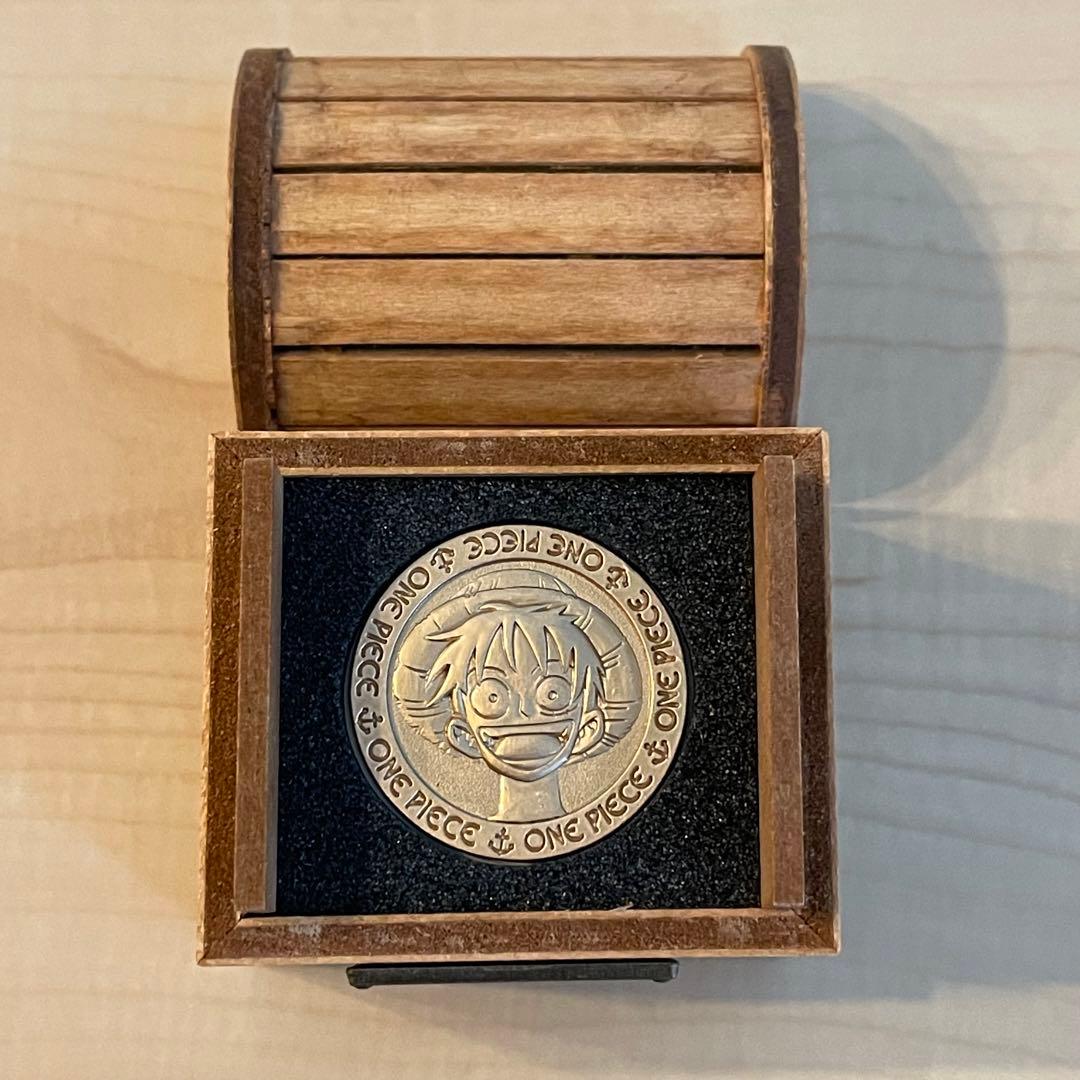 【ワンピース】記念メダル 宝箱付き