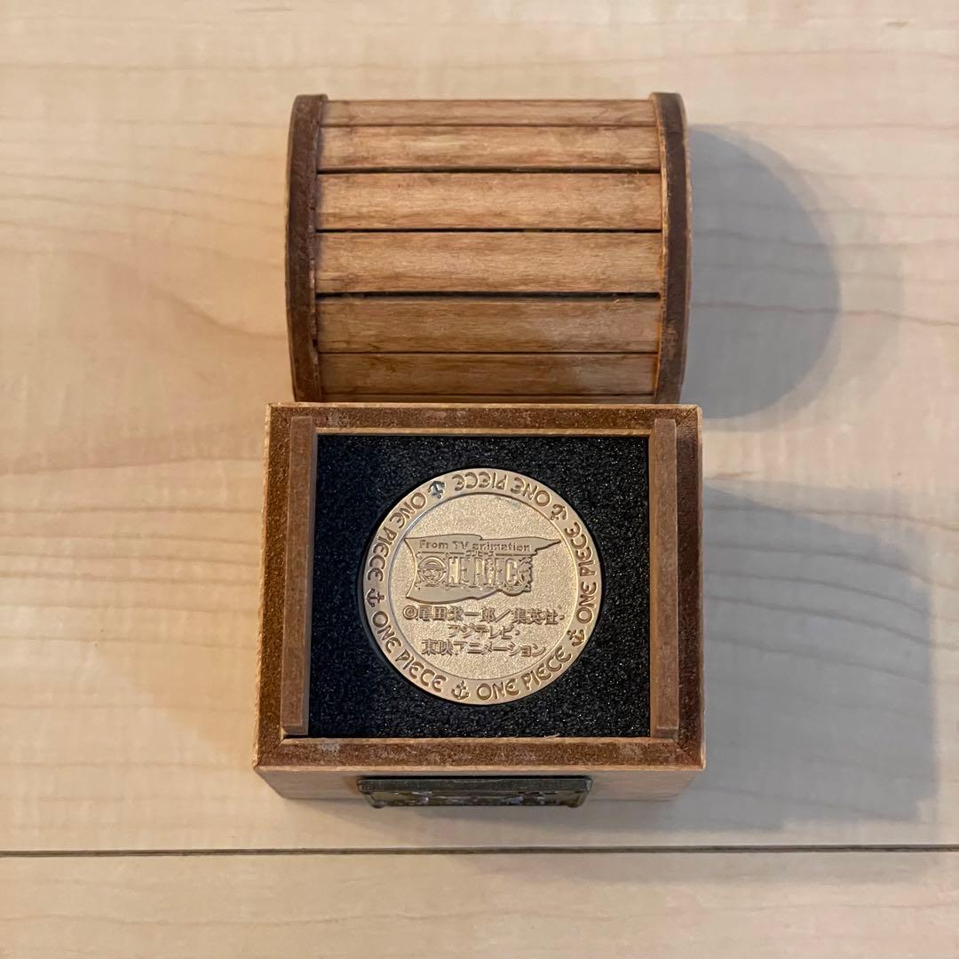 【ワンピース】記念メダル 宝箱付き