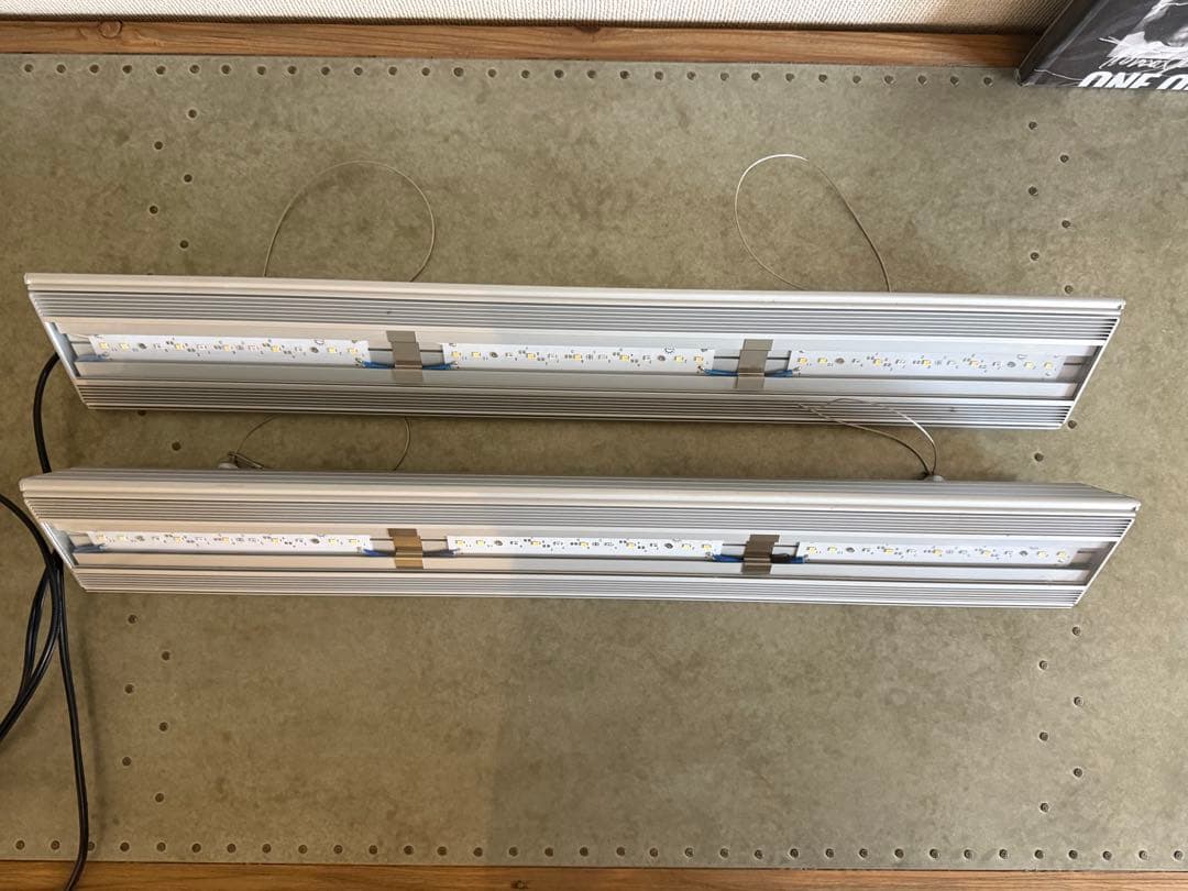 アクロ ＴＲＩＡＮＧＬＥ ＬＥＤ ＧＲＯＷ ６００ ３０００ｌｍ