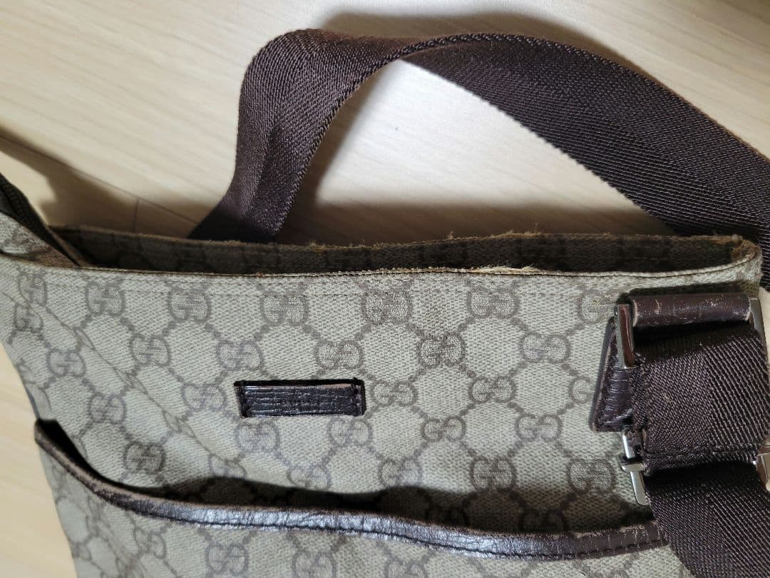 GUCCI グッチ ショルダーバッグ サコッシュ 斜め掛け GGスプリーム 茶系