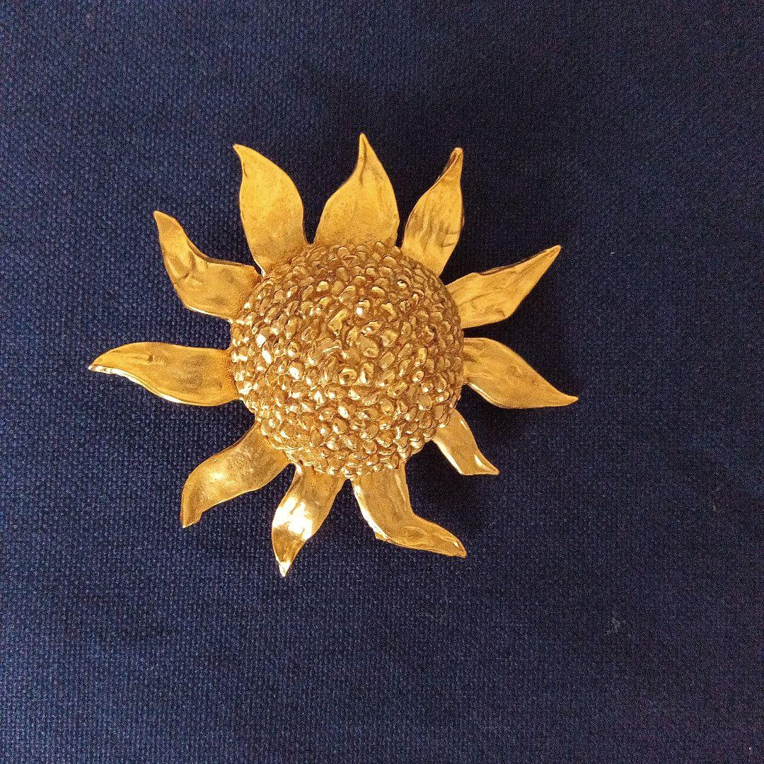 イヴ サンローラン　ブローチ　新品