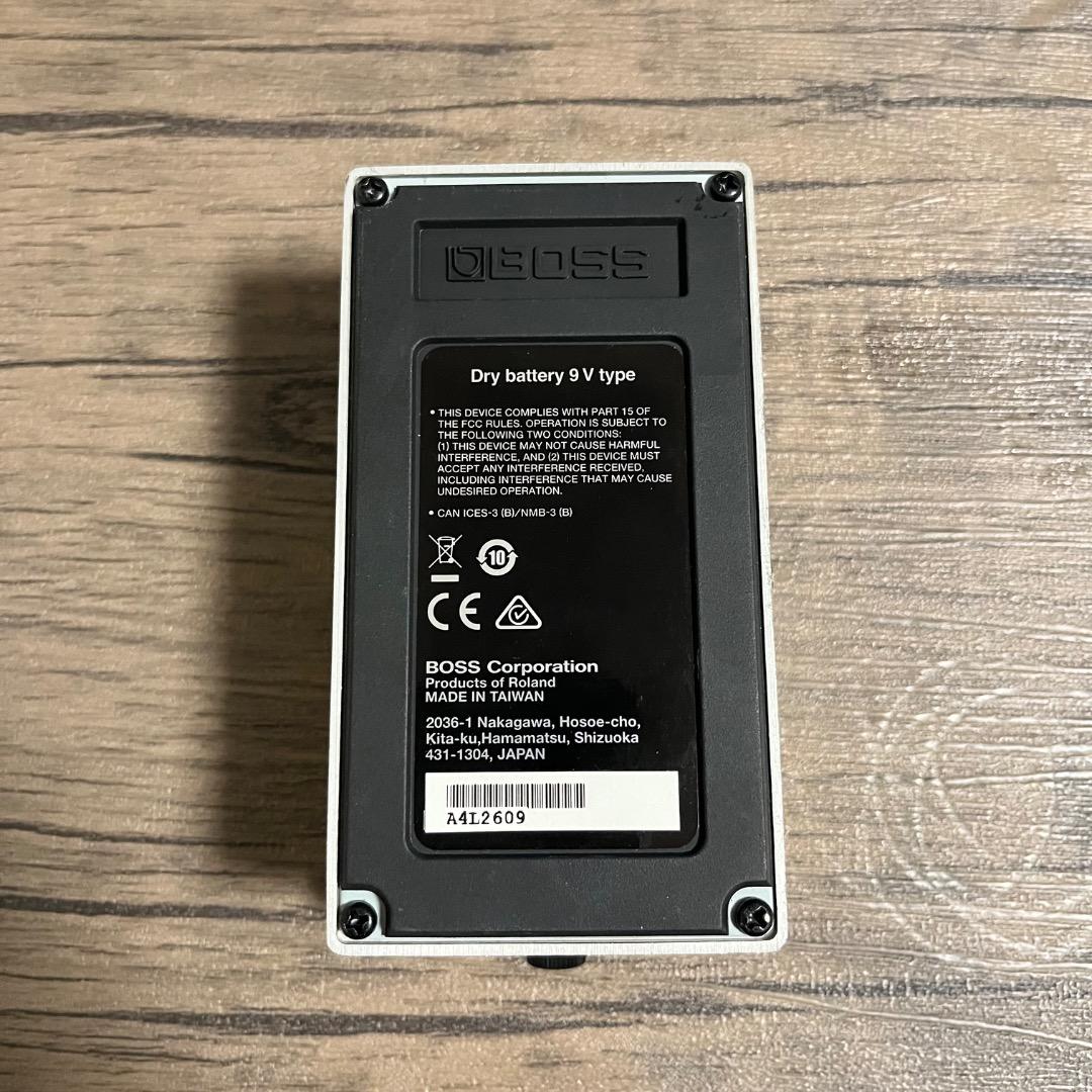 超美品　BOSS アコースティックプリアンプ AD-2 エフェクター