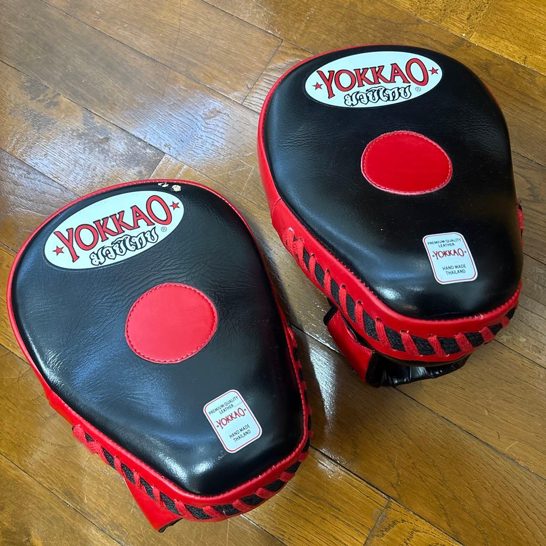 Yokkao パンチングミット 黒/赤