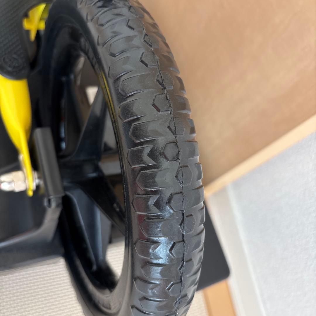 ロッキングストライダー　イエロー 12インチ　プロテクター付き