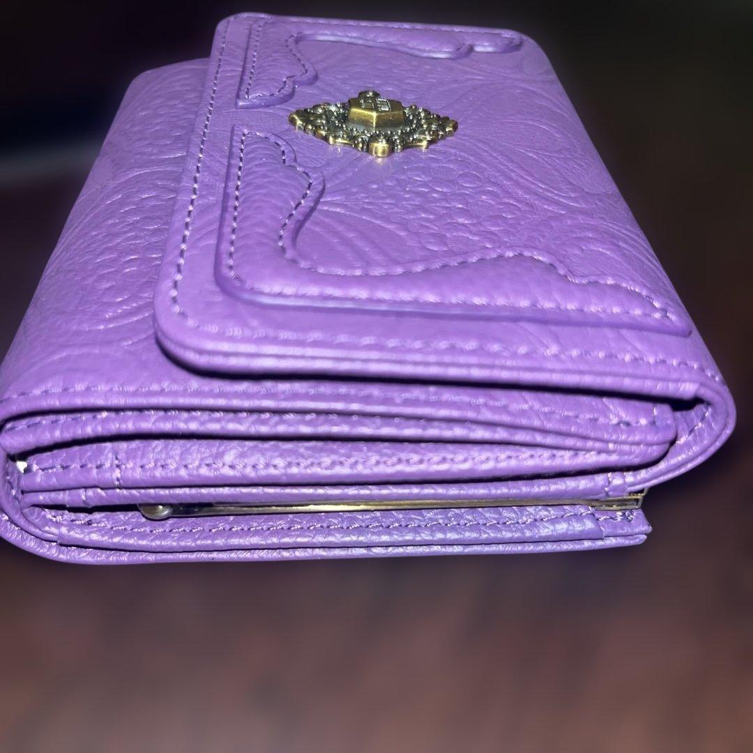 新品タグ付、 アナスイ、パープル、型押し牛革二つ折り財布