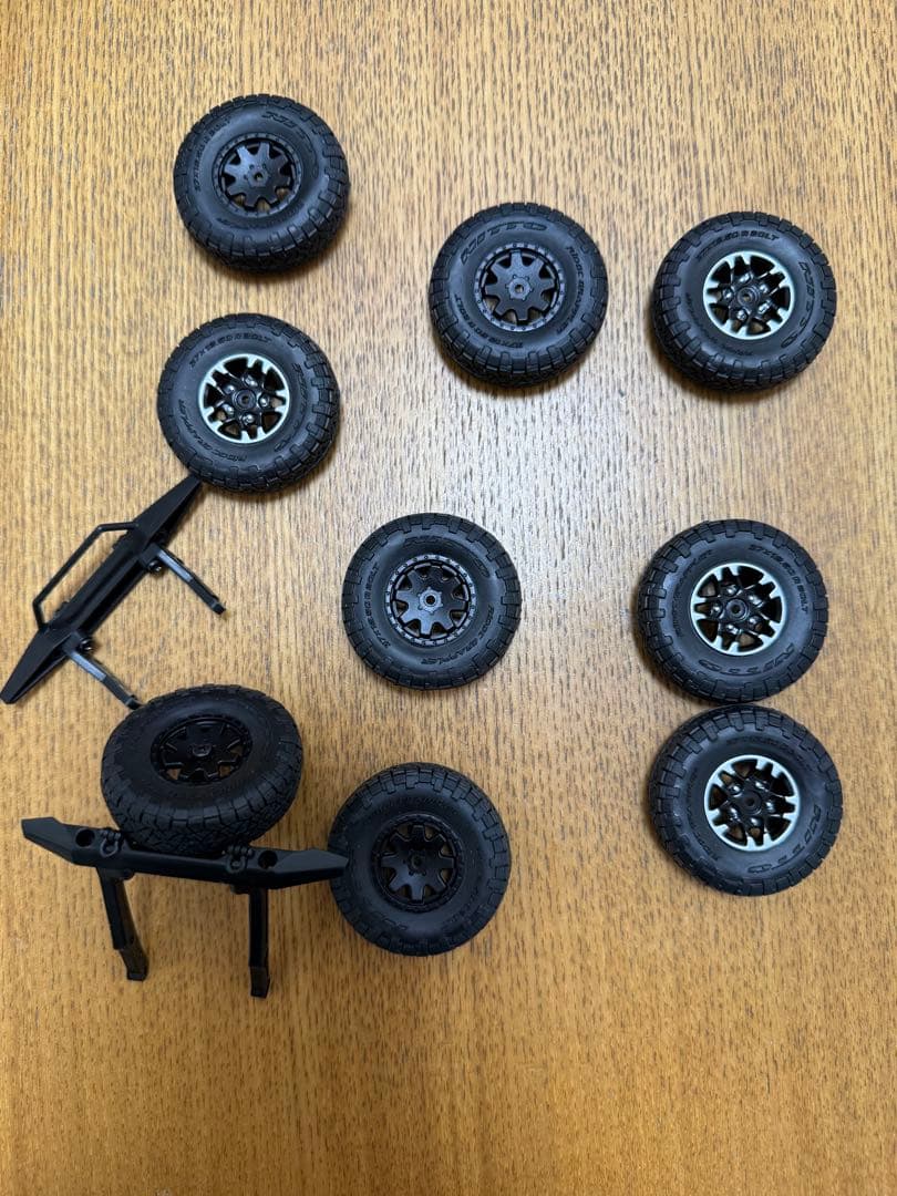 ミニッツ4×4 DEFENDER ルーフラック付き