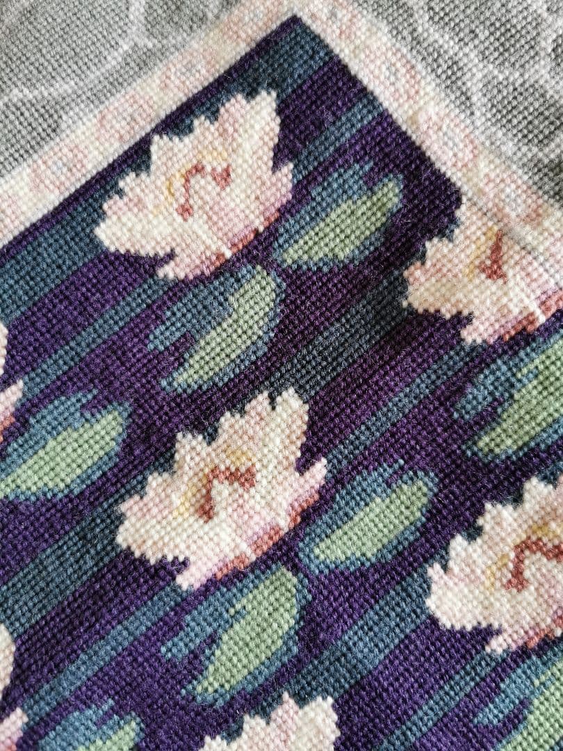 アンティークイギリス ニードルポイント 北欧風 蓮池 ピンクロータスの咲く碧い湖