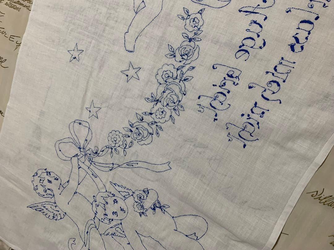 フランスアンティーク　大型145㎝の天使と文字が刺繍された可愛い過ぎるカーテン！