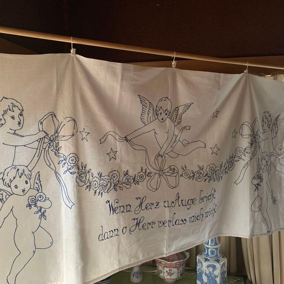 フランスアンティーク　大型145㎝の天使と文字が刺繍された可愛い過ぎるカーテン！