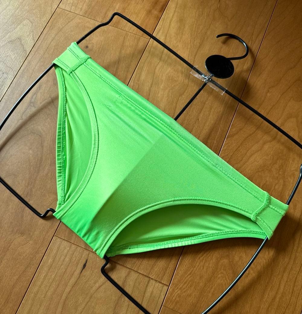 SPEEDO　アクアスペック　蛍光グリーン SS 光沢 競パン　ライフセーバー