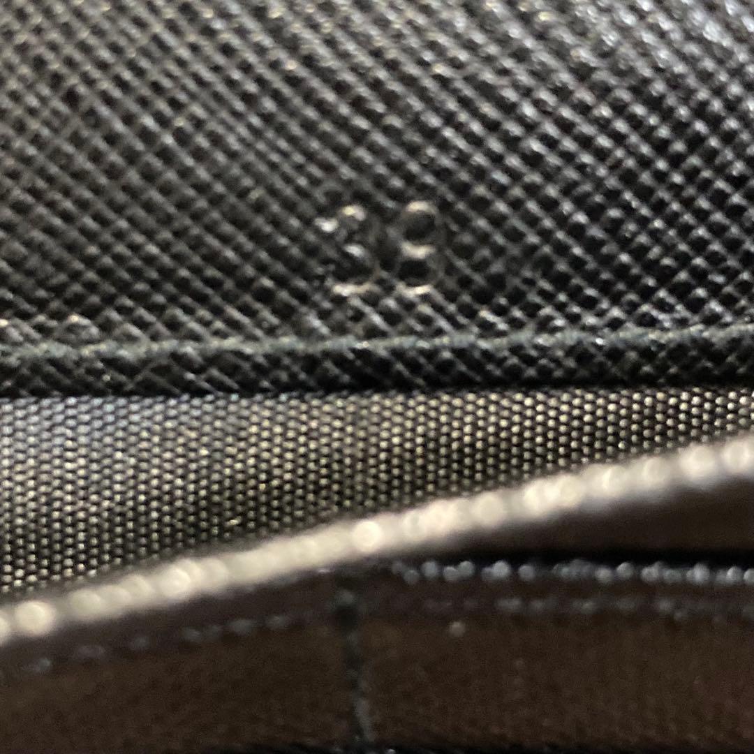特別セール 美品　人気　PRADA プラダ　長財布　折り財布　大収納　三角　黒