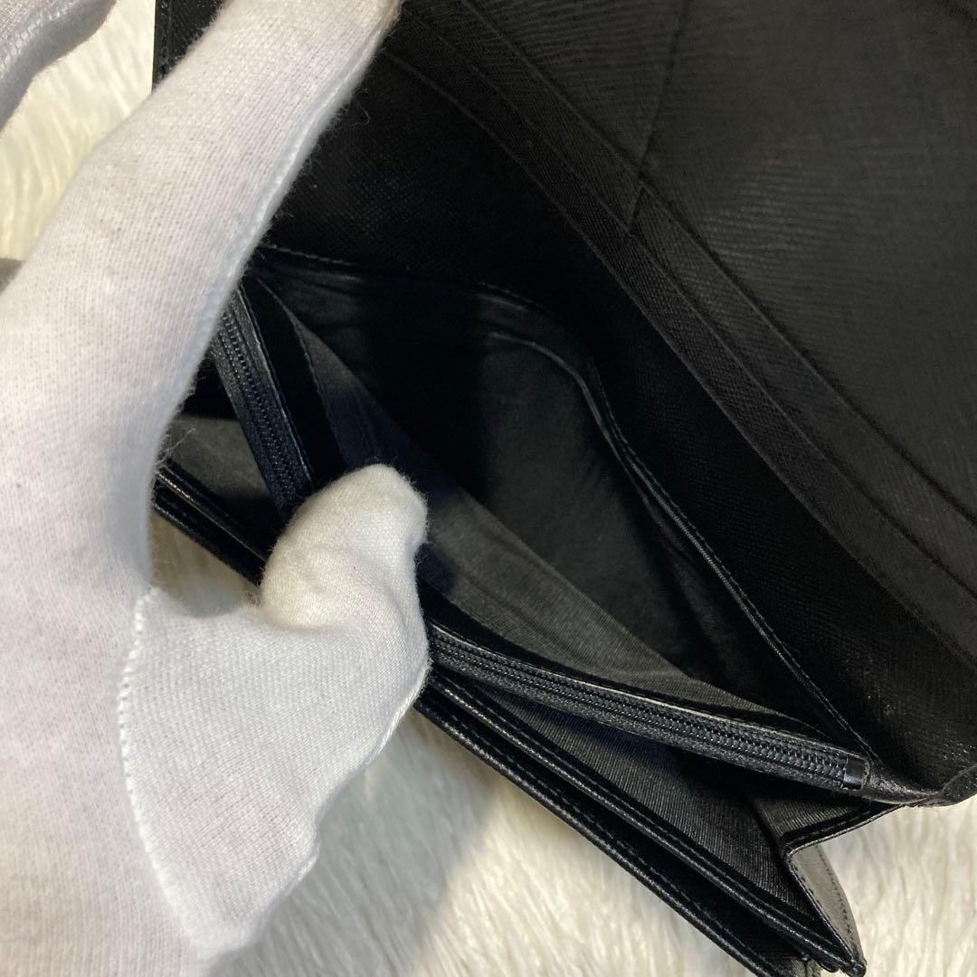 特別セール 美品　人気　PRADA プラダ　長財布　折り財布　大収納　三角　黒
