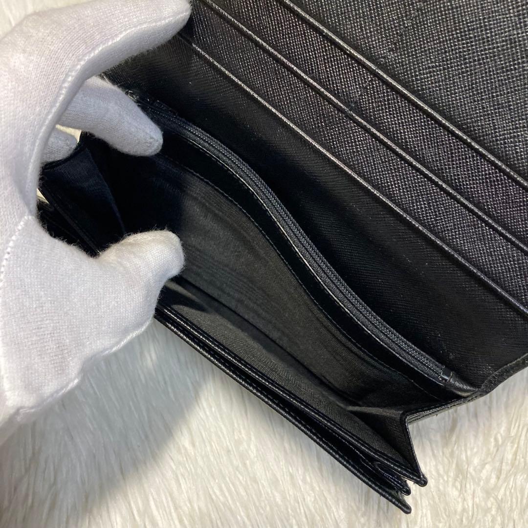 特別セール 美品　人気　PRADA プラダ　長財布　折り財布　大収納　三角　黒