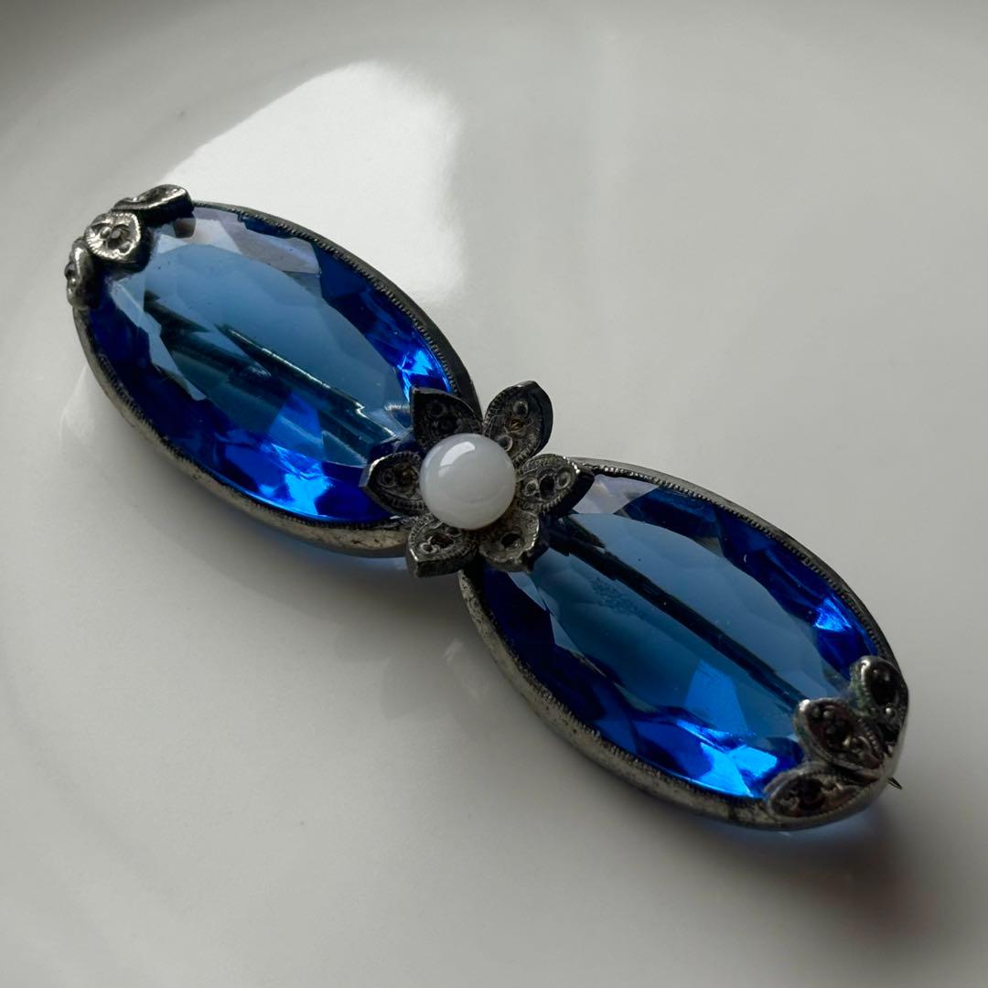 687アンティーク1890's古ガラスCzechoslovakia製ボウブローチ