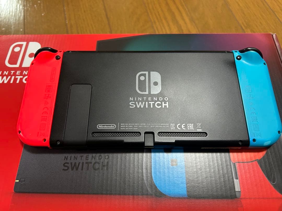 Nintendo Switch 本体 +Joy-Con充電グリップ2個