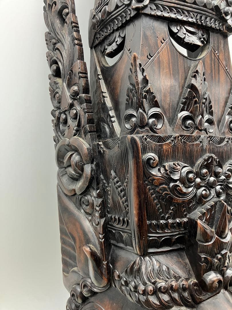 黒檀　繊細な木彫りのお面 仮面 バロン神 壁掛け 木製 ウッド バリ島 工芸品