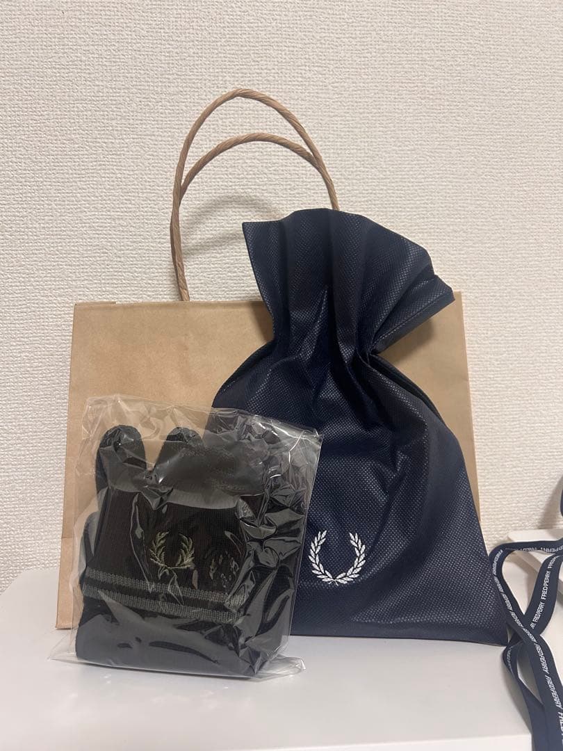 【新品未使用】フレッドペリー 手袋 メンズ スマホ対応 刺繍ロゴ ラッピング可