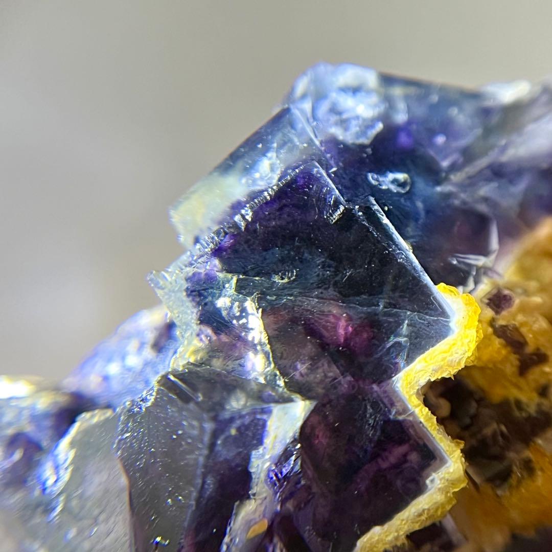 蛍光 キュービック ゾーニング フローライト カルサイト 共存 原石 鉱物