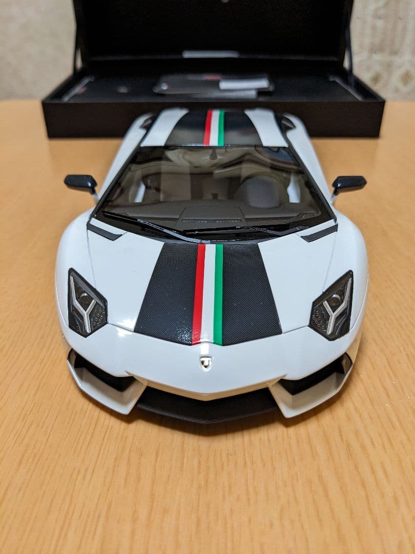 MRコレクション 1/18　ランボルギーニ アヴェンタドール