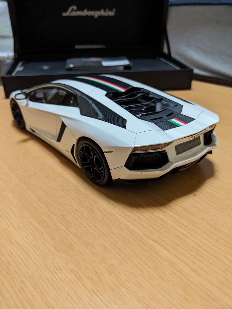 MRコレクション 1/18　ランボルギーニ アヴェンタドール