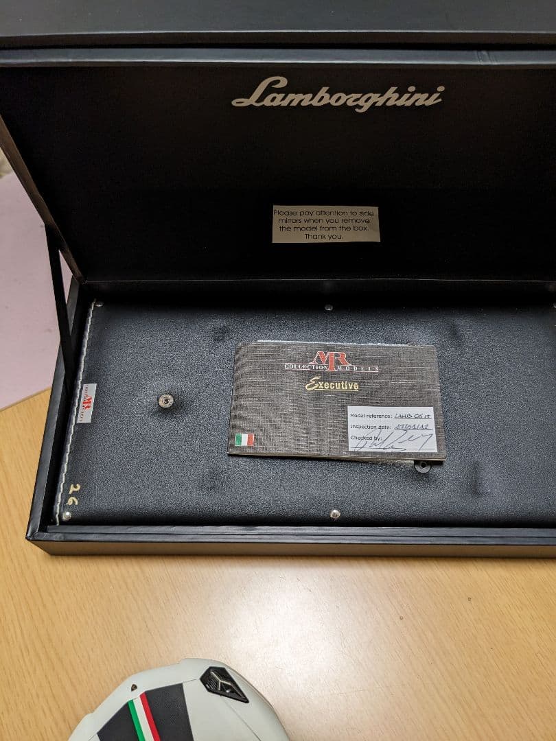 MRコレクション 1/18　ランボルギーニ アヴェンタドール