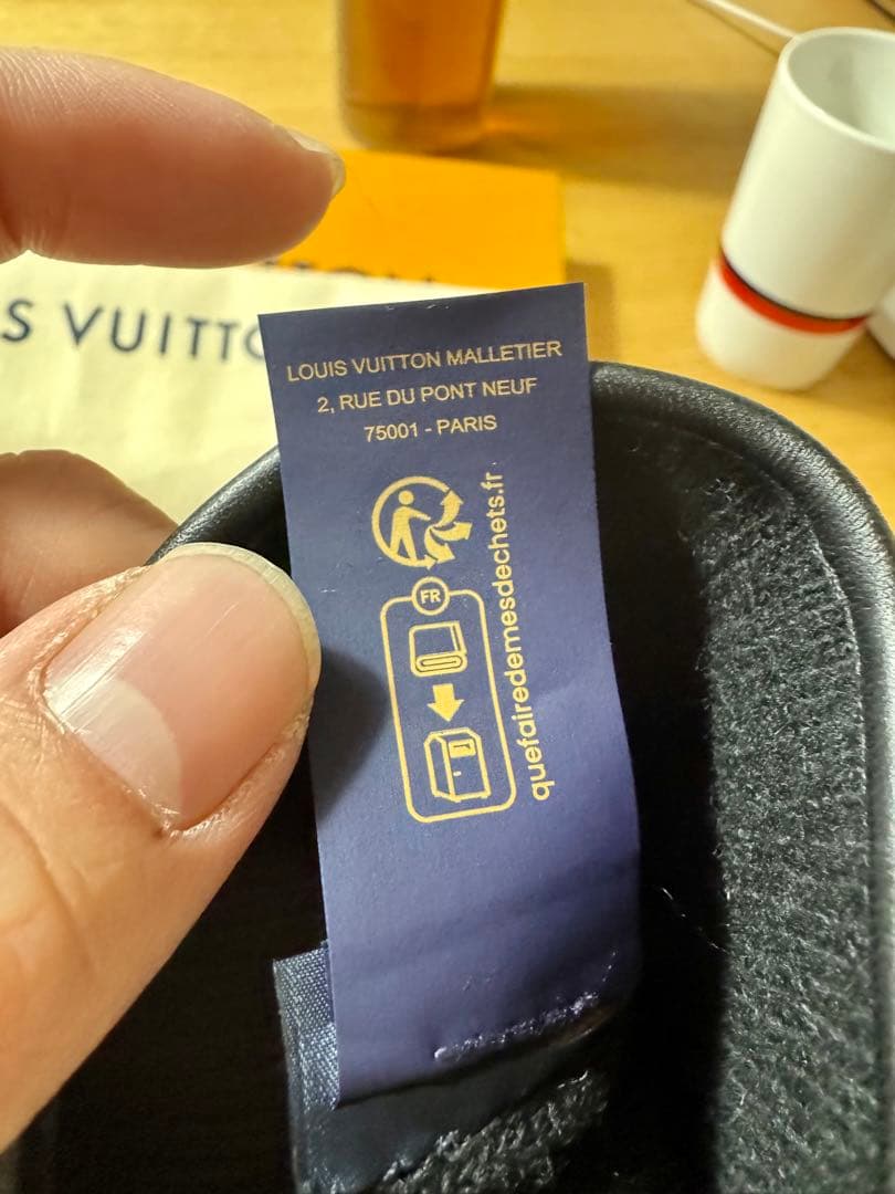 Louis Vuitton M7737I グローブ・LV ブラゾン