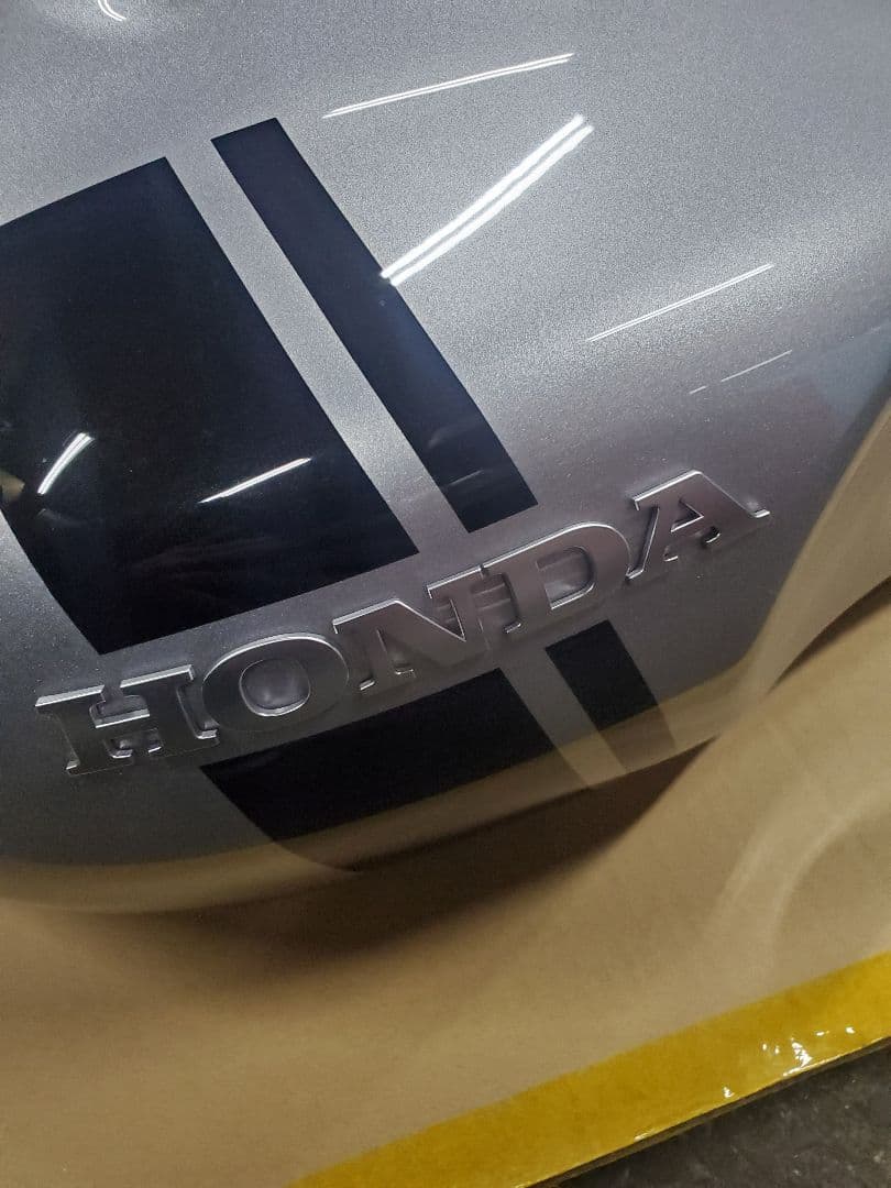 ホンダ CB1100RS用 純正タンク サイドカバー　美品