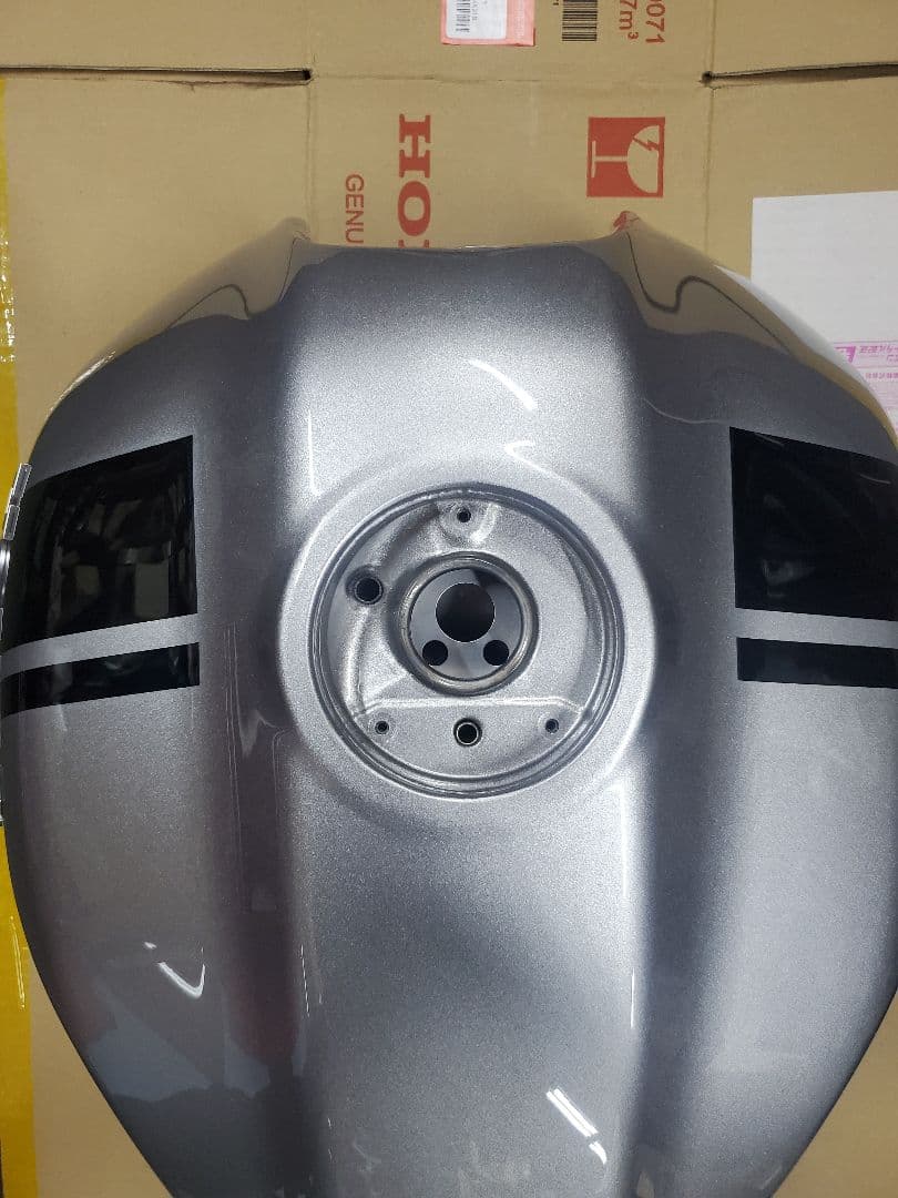 ホンダ CB1100RS用 純正タンク サイドカバー　美品