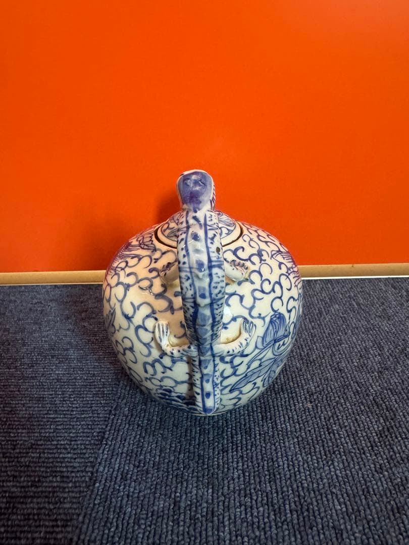 2063 中国骨董　大清雍正年製銘　染付龍文　獣　急須　時代物