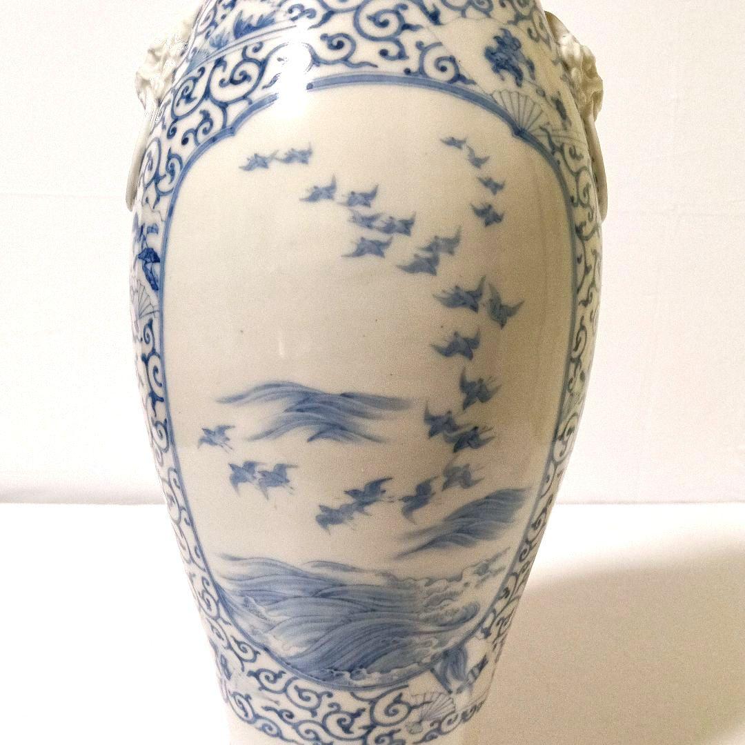 骨董 大型37cm 染付唐草窓絵鳥山水図壷 白磁獅子彫 花瓶