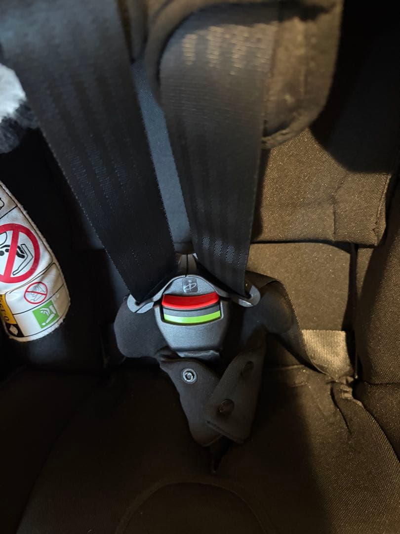 ApricaISOFIXチャイルドシートフラディアプラスシルバーブラック