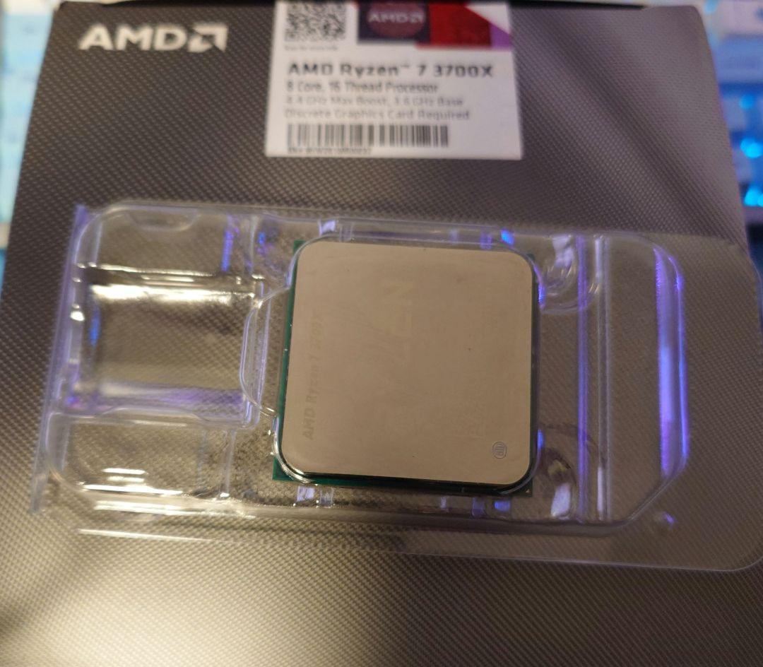 CPU AMD Ryzen7 3700X
