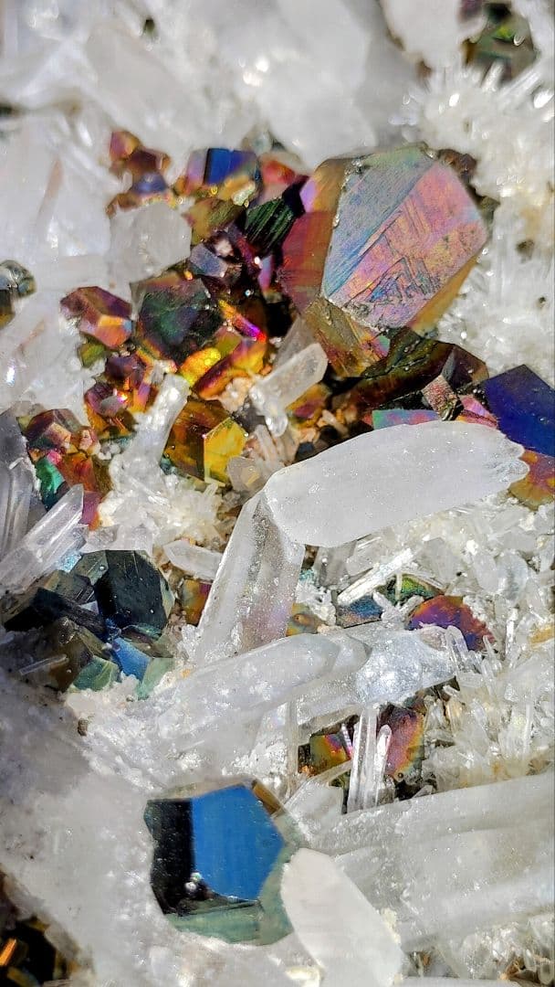 【巨大】3kg超 レインボー カラー パイライト 水晶クラスター 共生 台座付