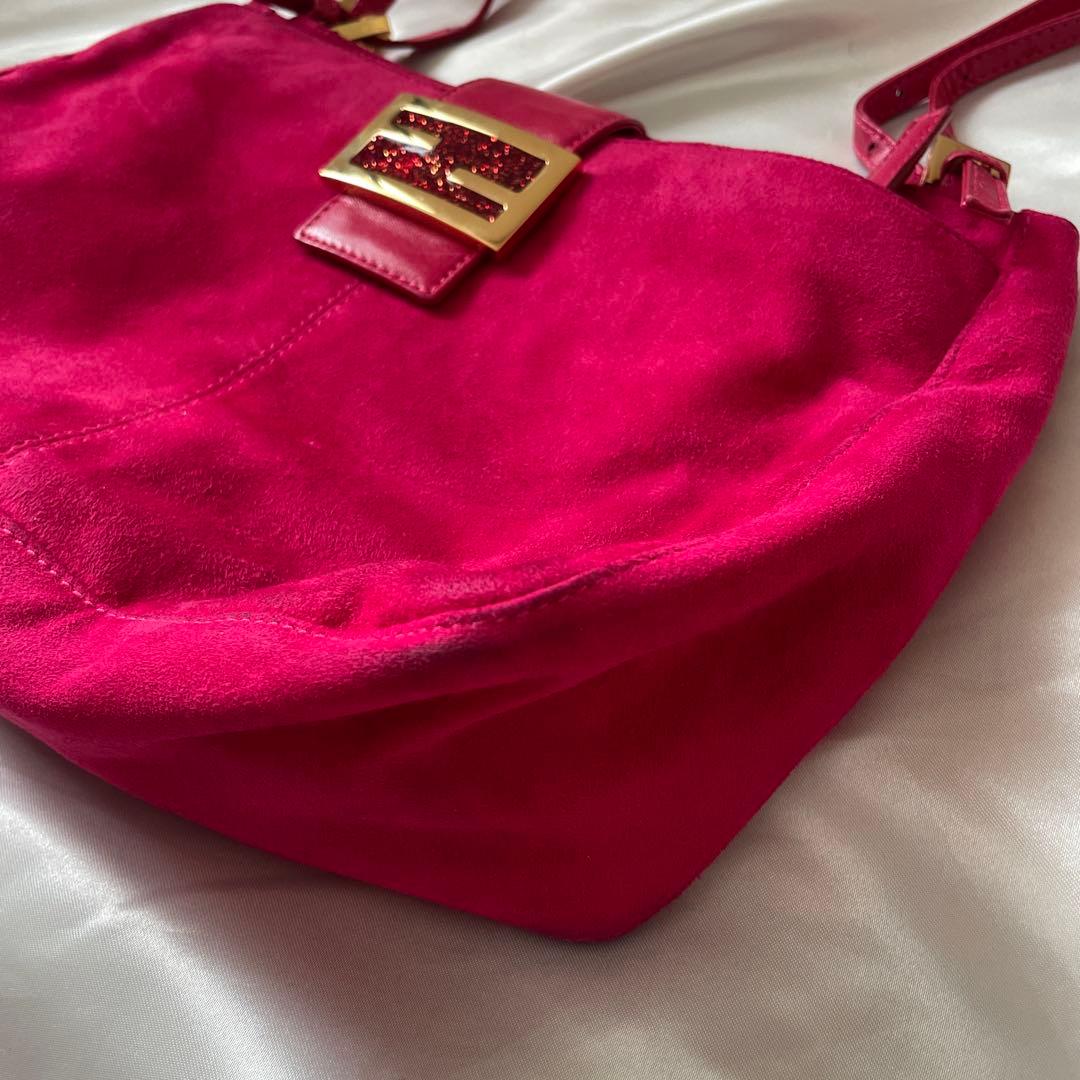 Fendi ピンク スエード ショルダーバッグ　マンマバケット