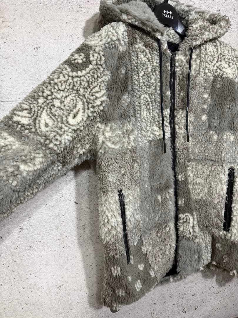 新品　タトラス　ボアジャケット　バンダナ柄　グレー　ブランドアウター　メンズ