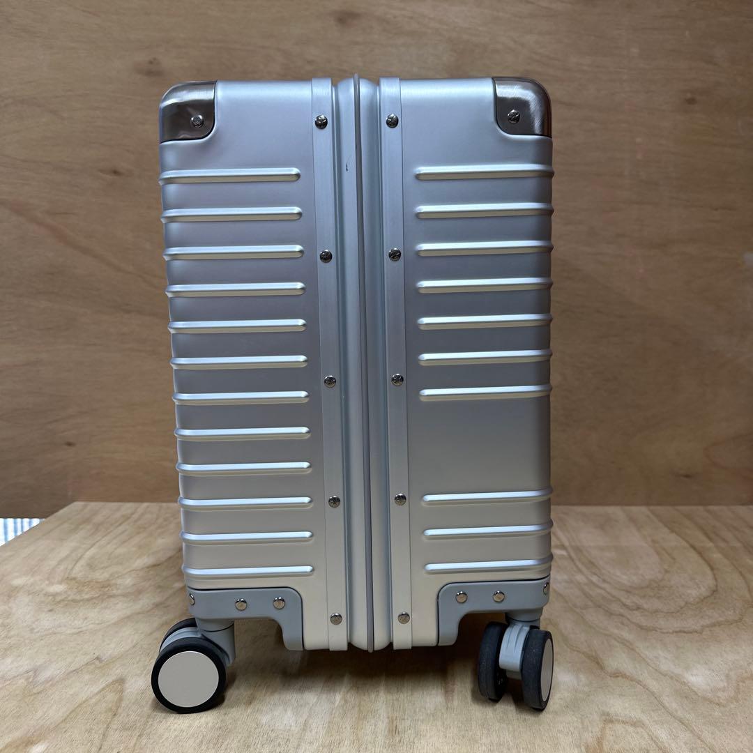 innovator inv1611 ４２Ｌシルバー アルミニウム キャリーケース
