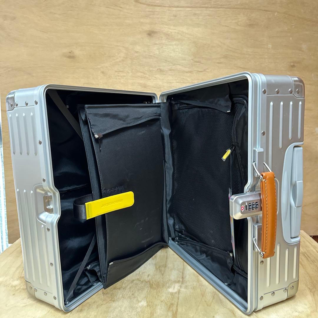 innovator inv1611 ４２Ｌシルバー アルミニウム キャリーケース