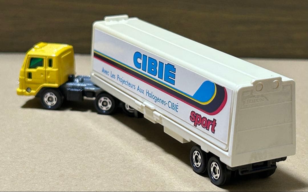 ロングトミカ L16 いすゞ V12 ウイングルーフトレーラー CIBIE