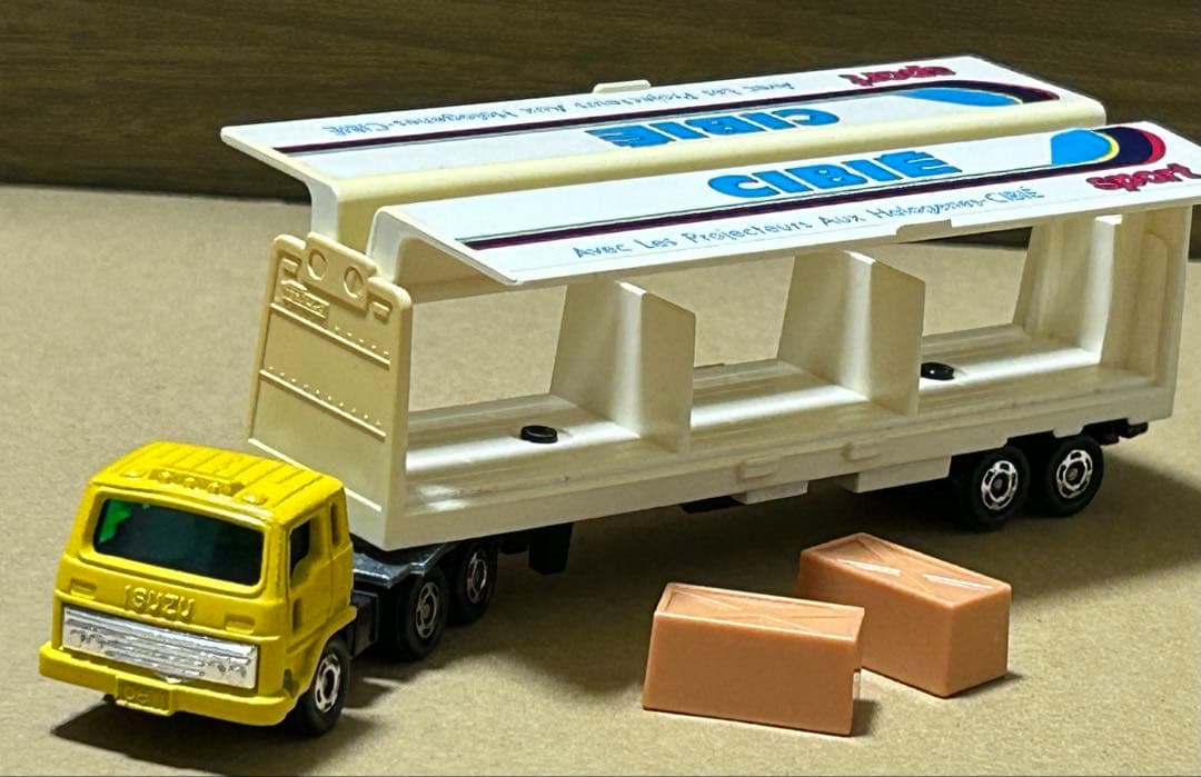 ロングトミカ L16 いすゞ V12 ウイングルーフトレーラー CIBIE