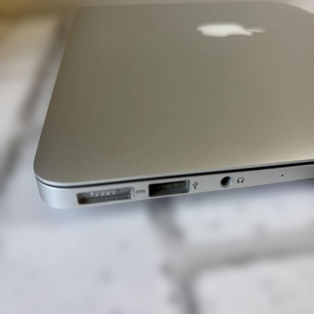 凜*様 美品 MacBook Air 2017 充電器あり