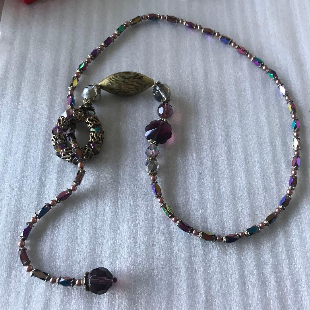 エレガントなビーズネックレス