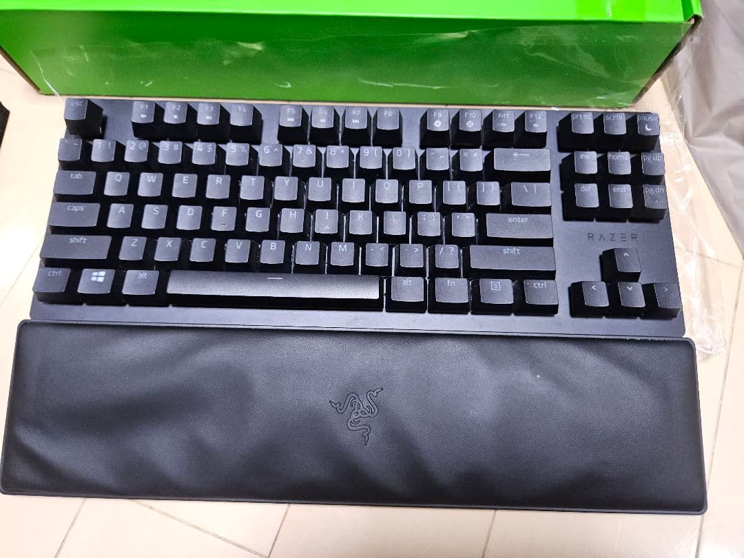 Razer Huntsman V2 Tenkeyless RGBキーボード本体