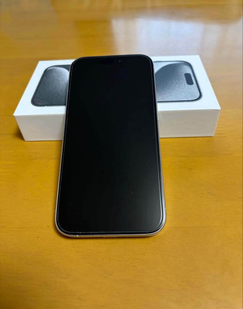 Apple iPhone 15 Pro 256GB 本体 ホワイトチタニウム