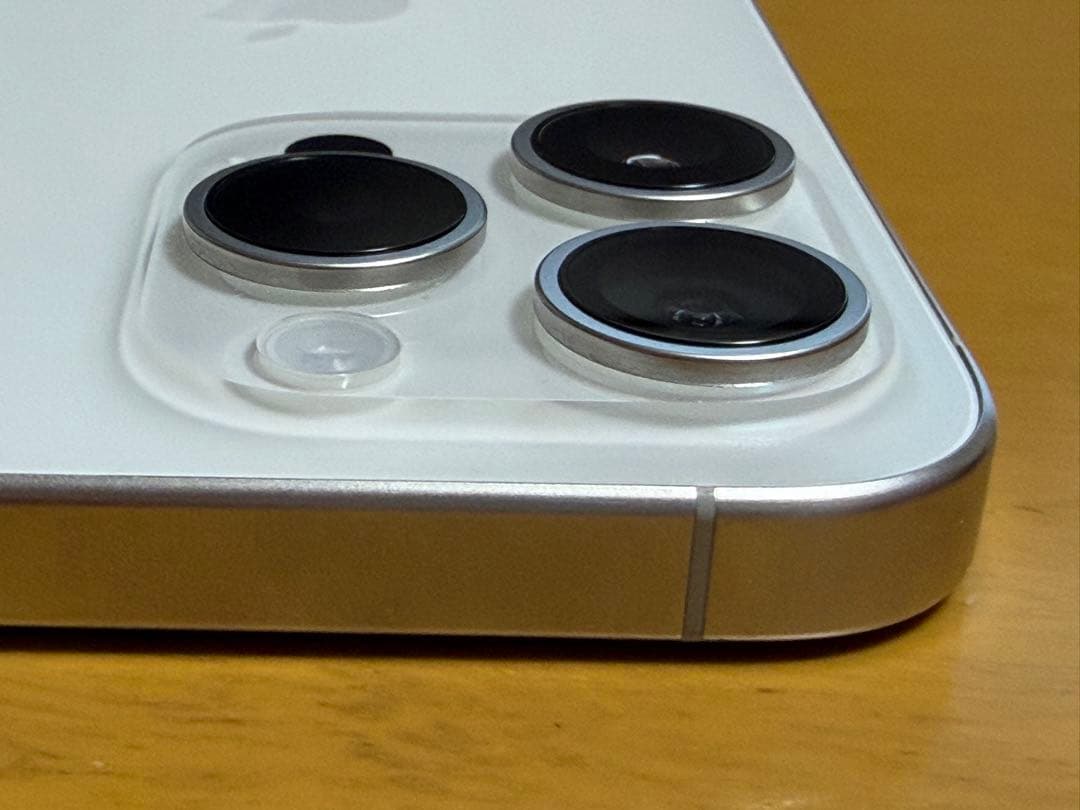 Apple iPhone 15 Pro 256GB 本体 ホワイトチタニウム